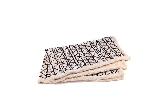  Great&Small Green Elk Jacquard & Sherpa Blanket Pet Bed